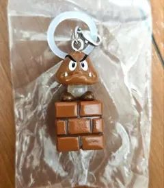 スーパーマリオ　めじるしチャーム　クリボー