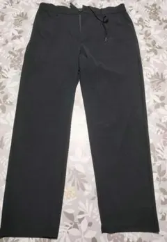 UNIQLO　ウルトラストレッチパンツ　黒　М