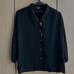 新品レディース　フォーマル黒ブラウスシャツ13号ブローチ付き