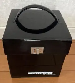 GIVENCHY ジバンシィ　エナメルメイクアップボックスのサムネイル