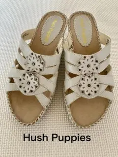 Hush Puppies フラワー装飾ウェッジヒールサンダル