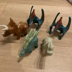マクドナルドハッピーセット　恐竜フィギュア