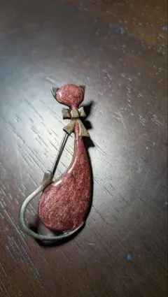 猫型ブローチ 紫ピンク