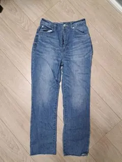 ストレートデニム パンツ カットオフ ブルー　LOWRYS FARMのサムネイル