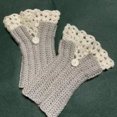 グレーとホワイトのハンドウォーマー