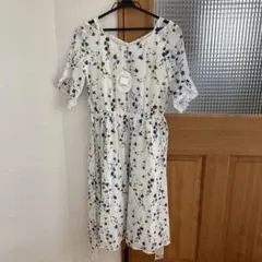 新品タグ付き　パターンフィオナ　花柄ロングワンピースのサムネイル