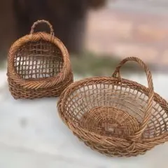 透け感あるバスケット２つ
