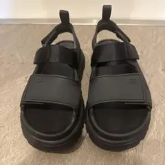 UGG GoldenGlow 厚底サンダル ブラックのサムネイル