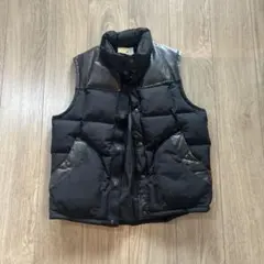 Stussy ブラック ダウンベスト ノーカラー