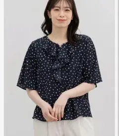 【美品】ハニーズ　ひんやり裏地ブラウス