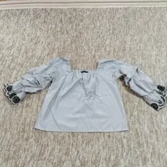 肩出しＴシャツ　ストライプ　袖クシュクシュ　花柄刺しゅう　Мサイズ