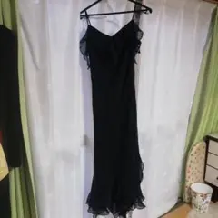 ru（アールユー）キャミソールドレス・フィッシュテール、ミモレ丈、裾フリル