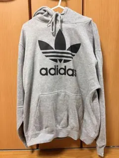adidas グレー ロゴ入り パーカー M