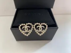 【新品未使用】CHANEL ハート型ピアス ライトゴールド