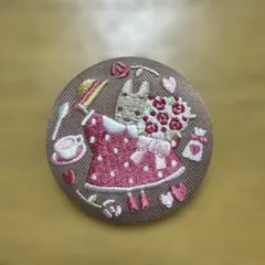 サンリオ刺繍缶バッジ　マロンクリーム