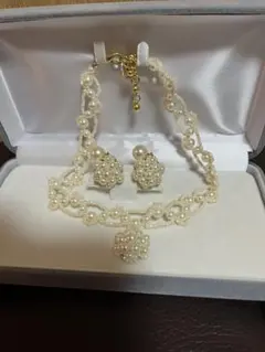 パールネックレスとイヤリングセット