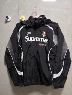 supremeアンブロ
