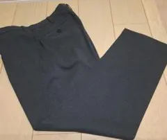 ユニクロ ダークグレー スラックス