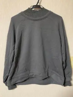 グレー系統　リブ付きハイネック トレーナー　フリーサイズ