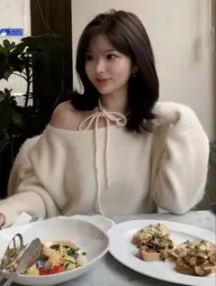 DAZY ラウンドネック ルーズフィット 長袖 セーター ニット オフショル