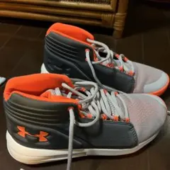 UNDER ARMOUR バスケットボールシューズ 23.5cmのサムネイル