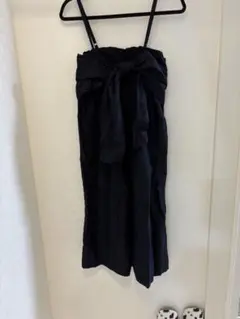 リボン付き黒サロペットパンツ