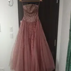 ピンクビーズ刺繍ストラップレスロングドレス