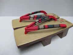 未使用保管品 木製下駄 赤と青のチェック柄 長さ約23cm、昭和レトロ