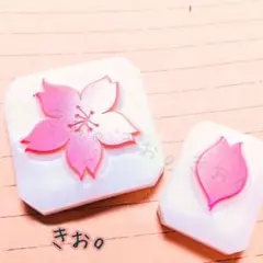 【a134】一輪の桜と花びら 消しゴムはんこ