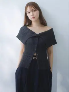 新品未使用 SNIDEL フロント釦オフショルニットプルオーバー ダークグレー