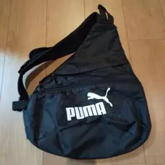 PUMA ブラック ショルダーバッグ