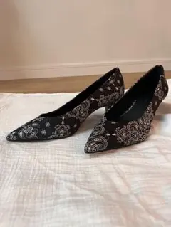 【ASOS】ペイズリー柄 ポインテッドトゥ パンプス ブラック 総柄のサムネイル