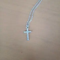 크로스 모티브 라인 스톤 목걸이