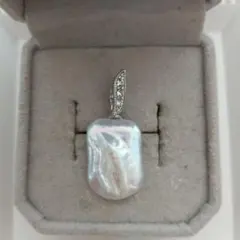 スクエア淡水真珠とストーン付ペンダントチャーム　ネックレスチャーム　ハンドメイド