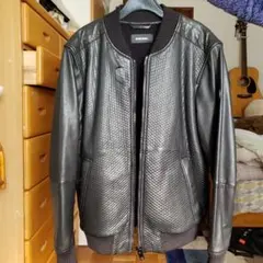 DIESEL men's jacket 前面に裂け目がある羊皮革。