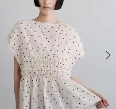 LOWRYSFARM シャーリングペプラムフレンチスリーブ アイボリードットのサムネイル