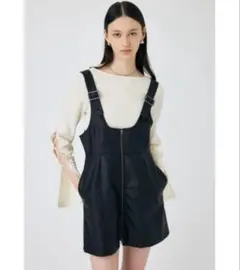 美品 MOUSSY フェイクレザー フロントジップ サロペットのサムネイル
