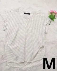 ストライプ柄Vネック　ノースリーブシャツ　レディースMサイズ