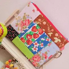 【夢散歩】ミニポーチ 一点もの 苺 薔薇 レトロ パッチワーク