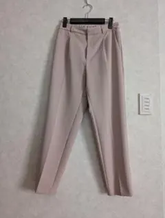 テーパードパンツ