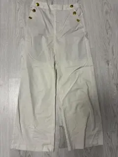 ★ パンツ　ホワイト　ゴールドボタン