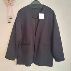 新品 黒 ノーカラージャケット ビアズリー リヴェタートFのサムネイル