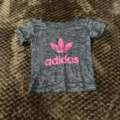 adidas ピンクロゴ ショート丈Tシャツ
