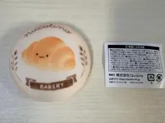 にっこりーノ ベーカリー 限定　ぬいぐるみ缶バッジ　ロールパンのサムネイル