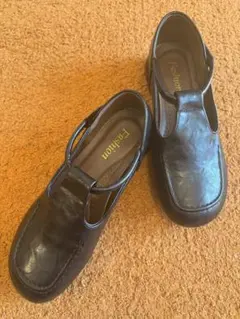 メリージェーンタイプ／ブラックシューズ