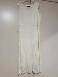 ホワイト ノースリーブ ティアードワンピース