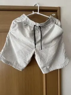 GU ストライプ柄 ホワイトショートパンツ Sサイズ