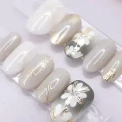 【112】ネイルチップSサイズ 白　グレー　ゴールドミラー 花柄 マグネット