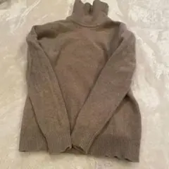 ベージュ タートルネック セーター サイズM ユニクロ