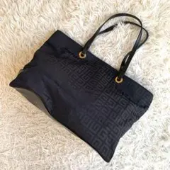 極美品！GIVENCHY トートバッグ ブラック 総柄のサムネイル